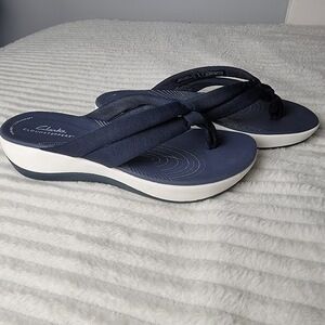 Clarks Cloudsteppers Women’s Sandals Size 8M Navy Flip Flop Comfort Slip On